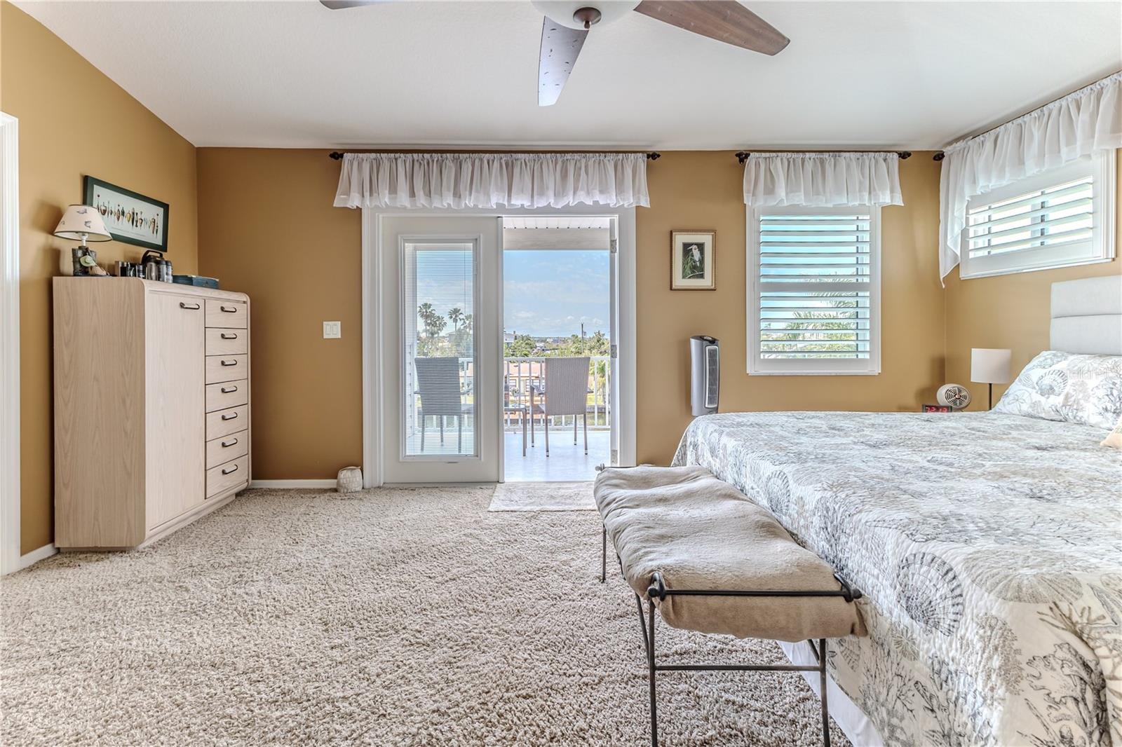 Listing photo id 31 for 3352 Gulfview Drive