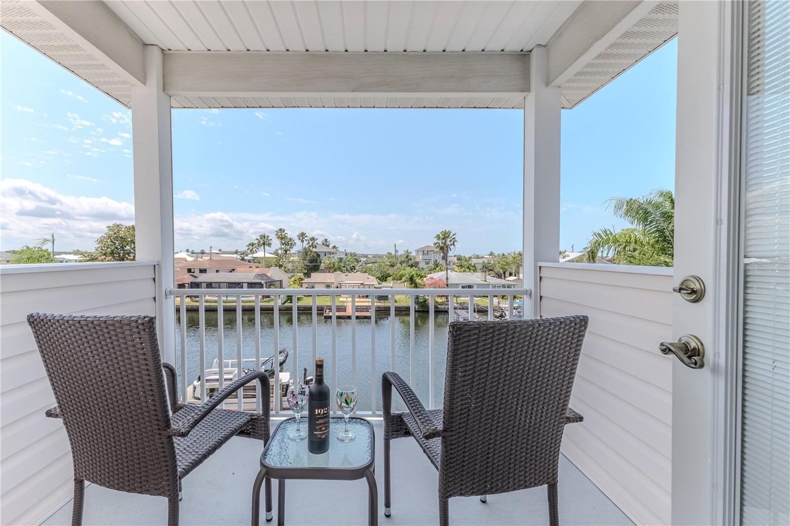 Listing photo id 33 for 3352 Gulfview Drive