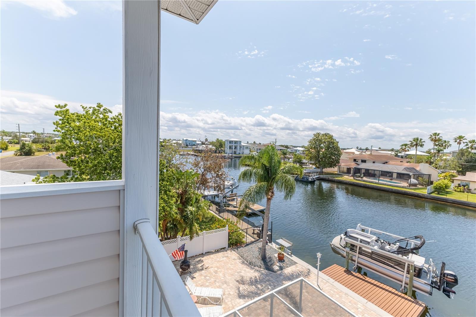 Listing photo id 34 for 3352 Gulfview Drive