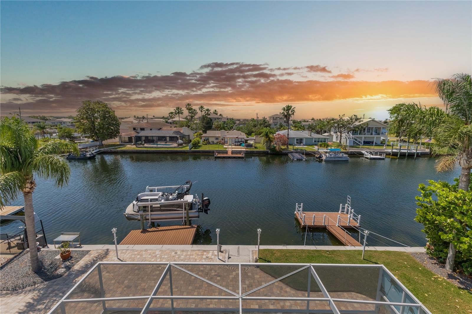 Listing photo id 35 for 3352 Gulfview Drive