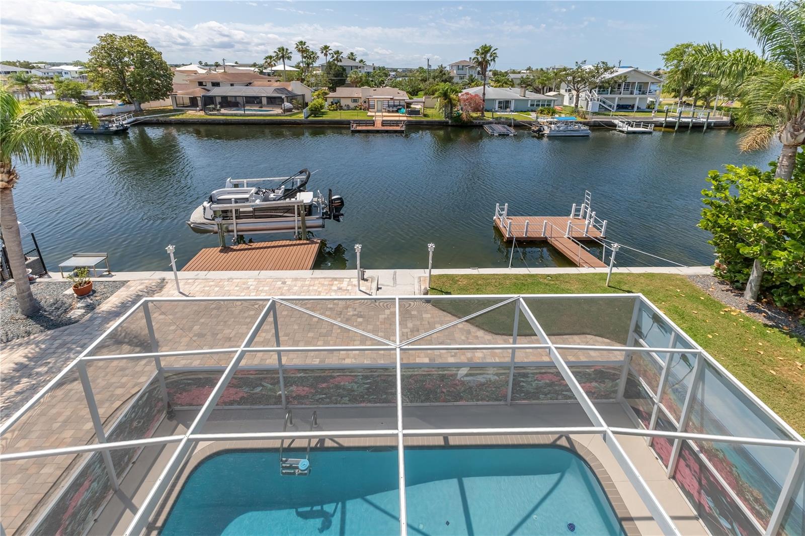 Listing photo id 36 for 3352 Gulfview Drive