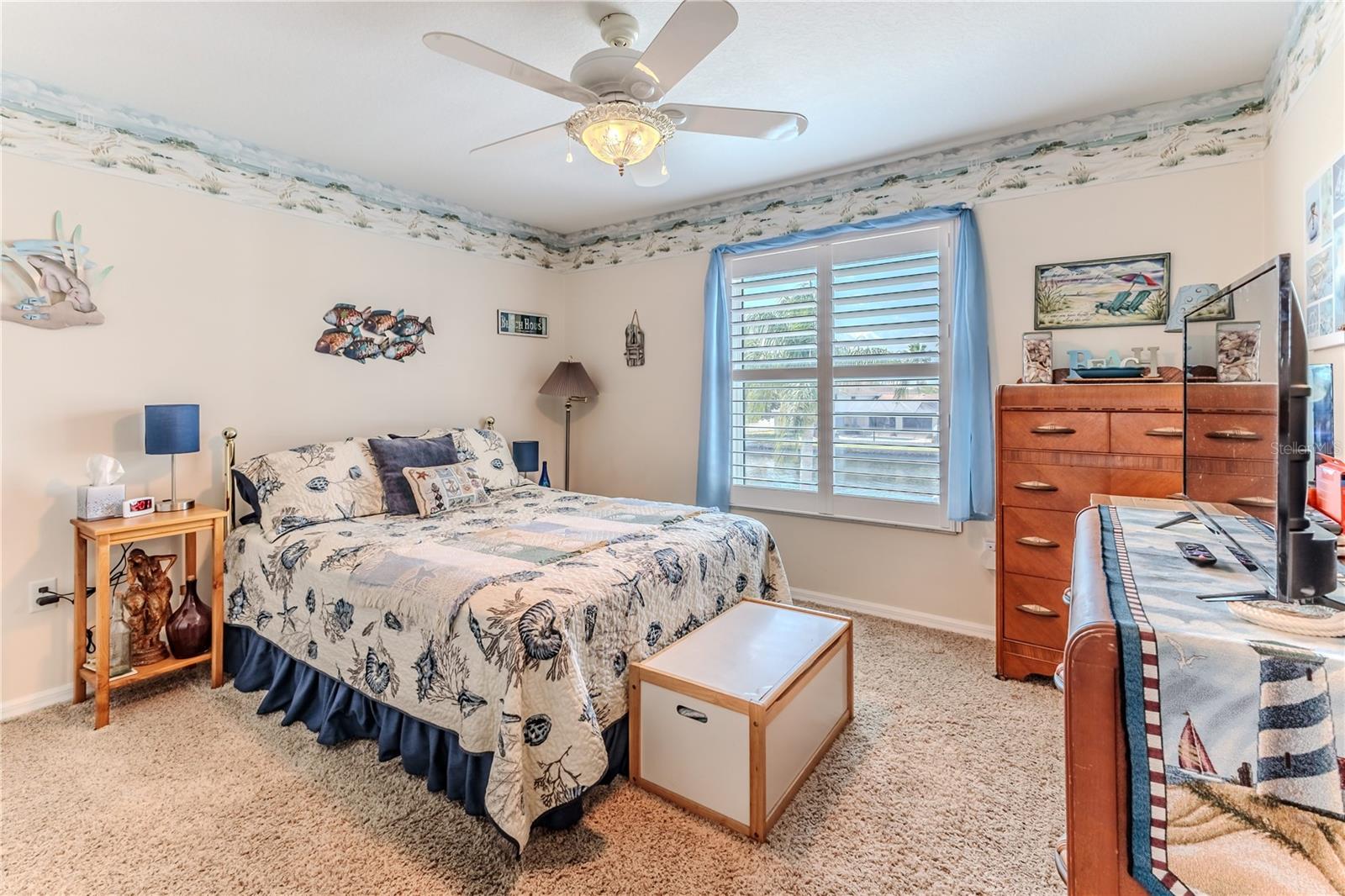 Listing photo id 37 for 3352 Gulfview Drive