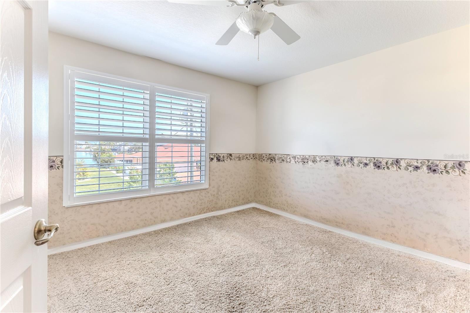 Listing photo id 40 for 3352 Gulfview Drive
