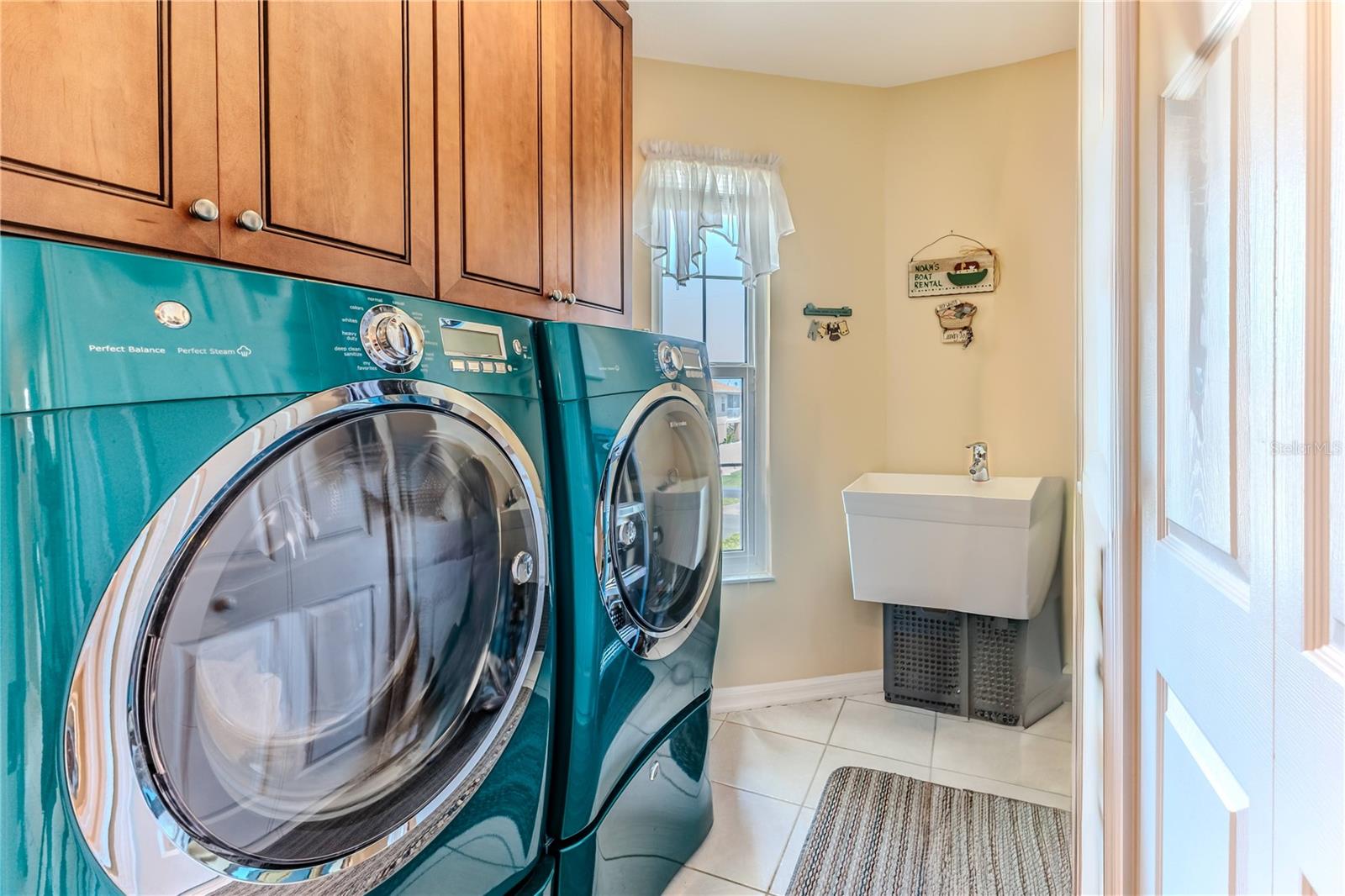 Listing photo id 42 for 3352 Gulfview Drive