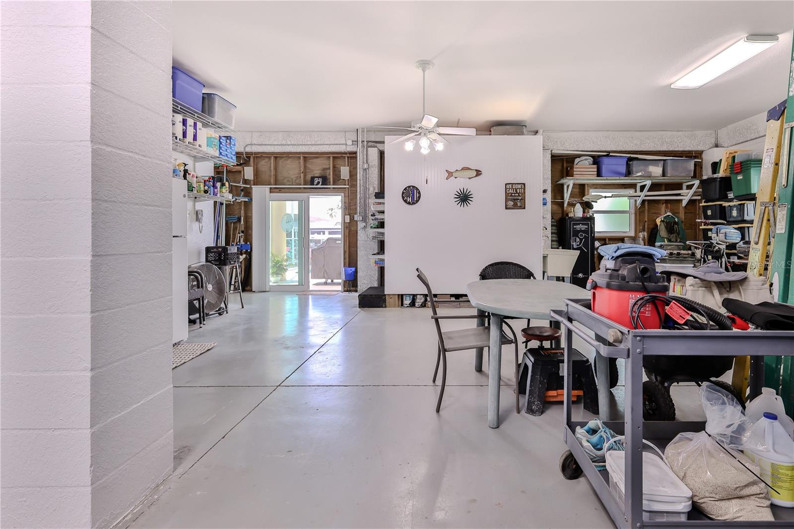 Listing photo id 47 for 3352 Gulfview Drive