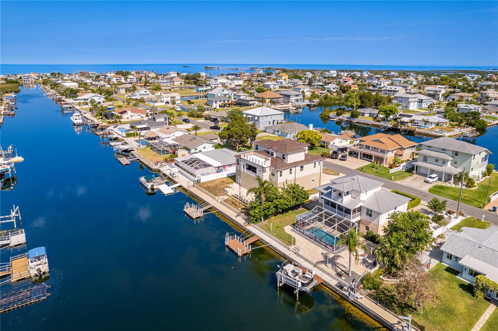 Listing photo id 48 for 3352 Gulfview Drive