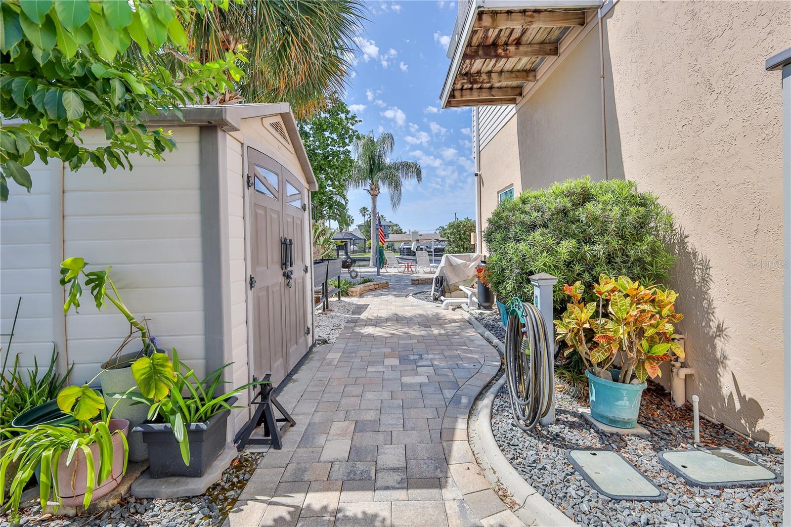 Listing photo id 50 for 3352 Gulfview Drive