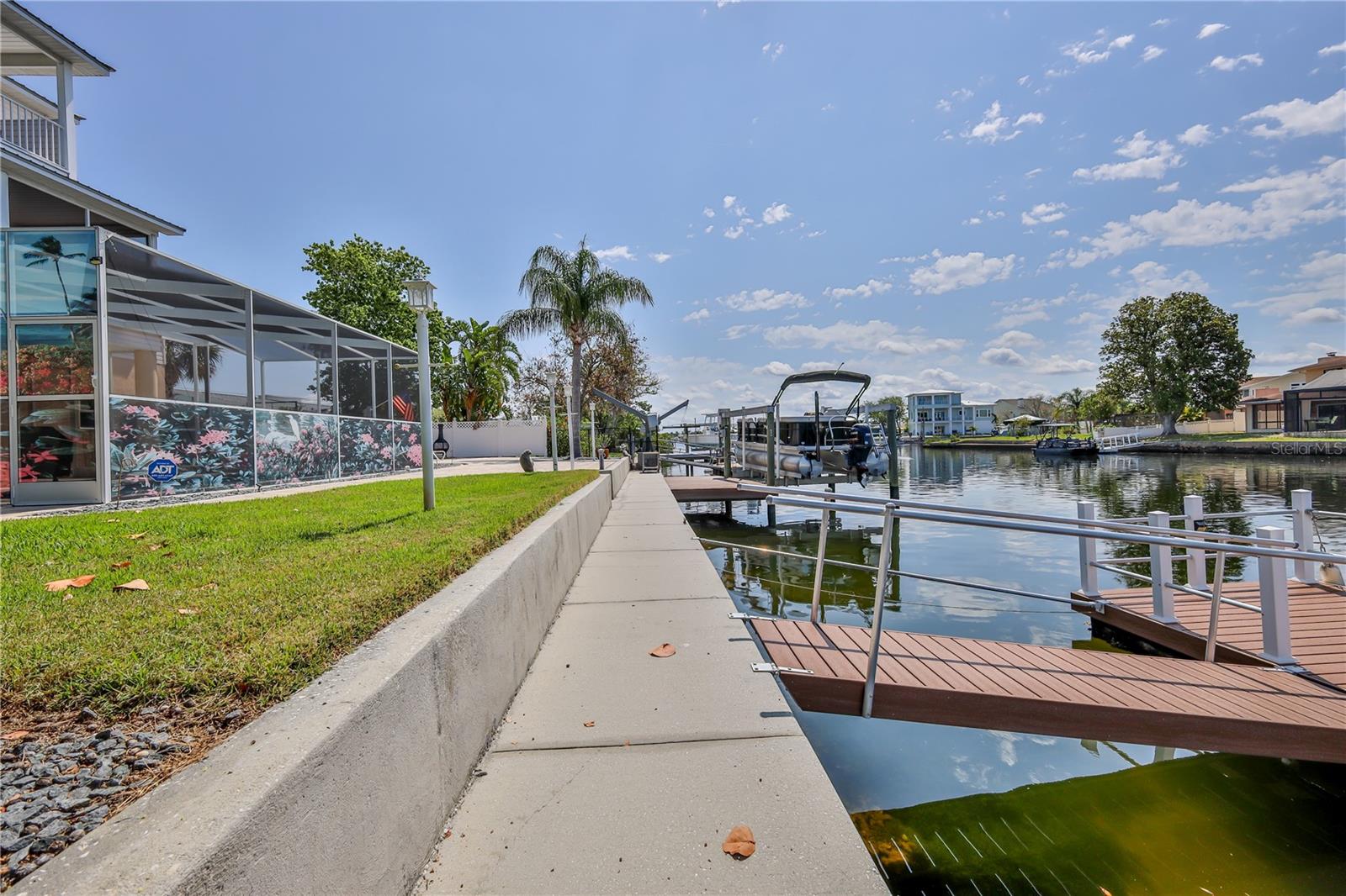 Listing photo id 51 for 3352 Gulfview Drive