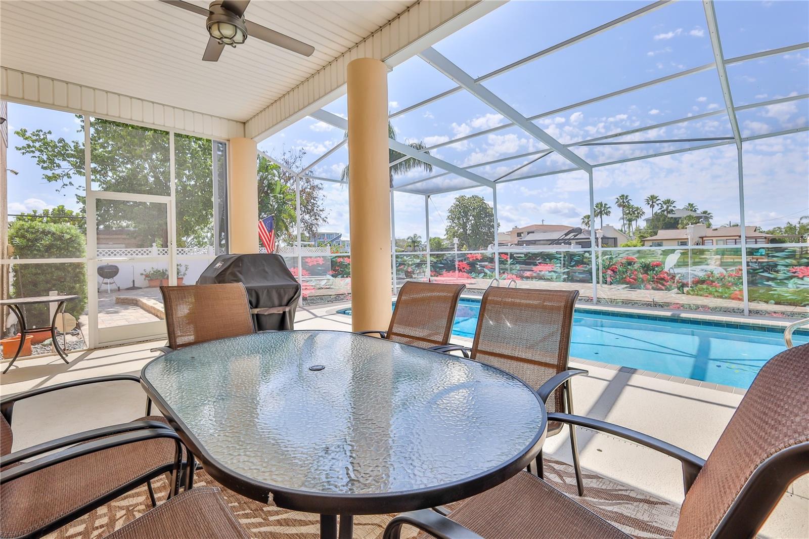 Listing photo id 52 for 3352 Gulfview Drive