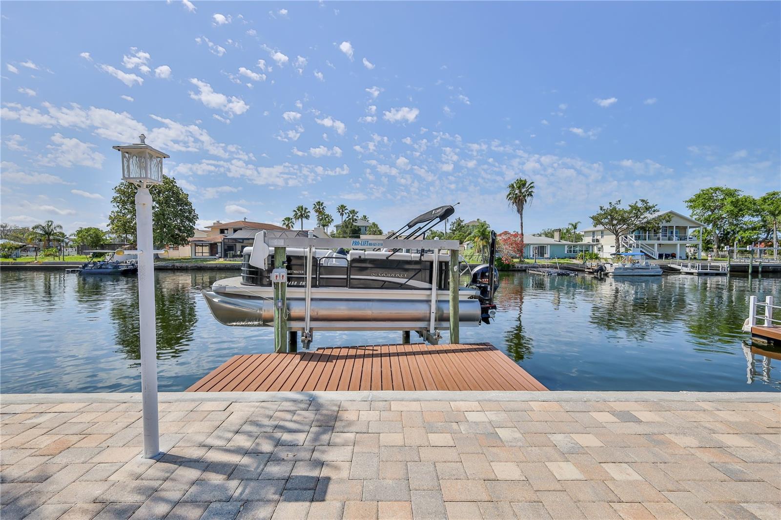 Listing photo id 53 for 3352 Gulfview Drive