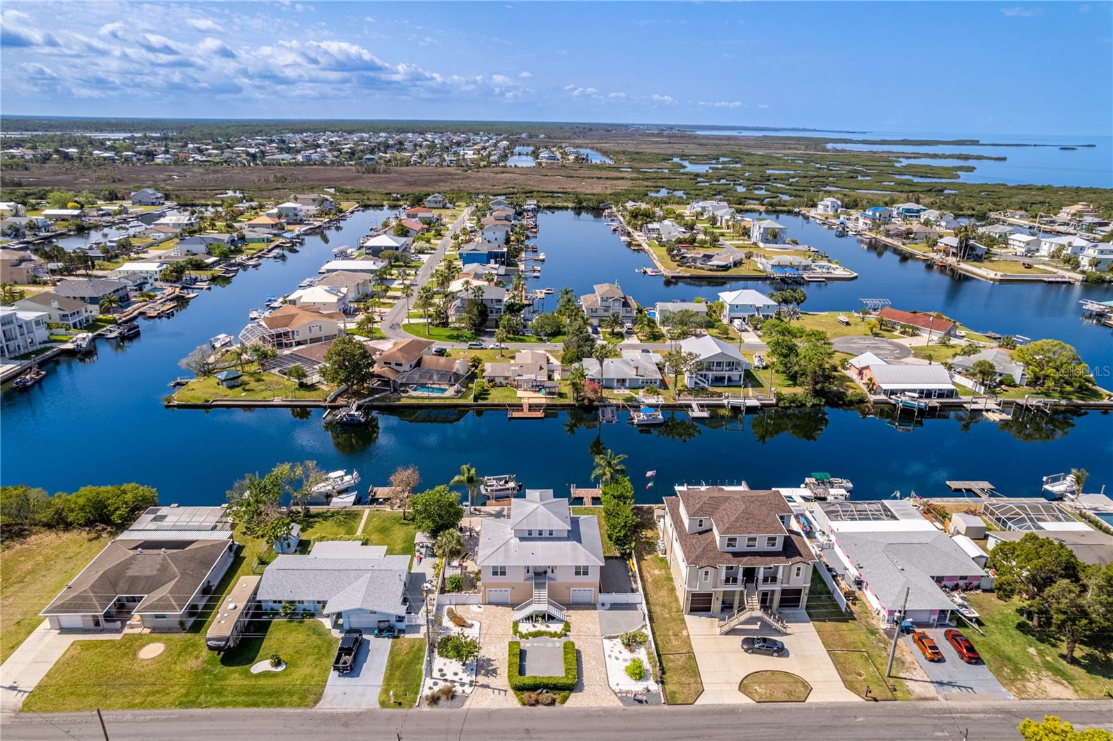 Listing photo id 60 for 3352 Gulfview Drive
