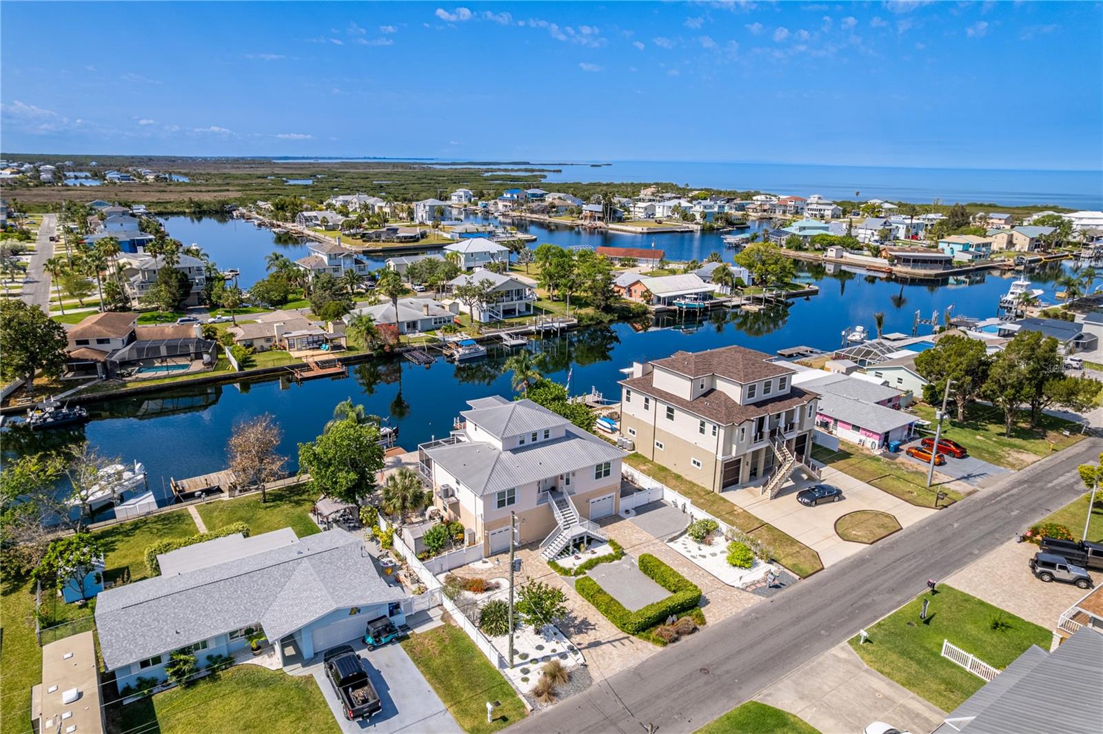 Listing photo id 61 for 3352 Gulfview Drive