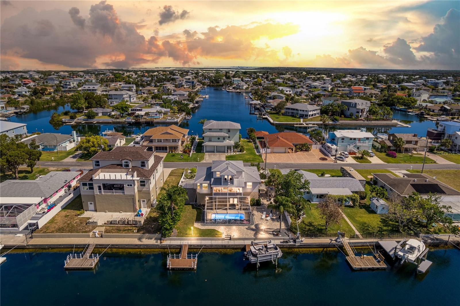 Listing photo id 64 for 3352 Gulfview Drive