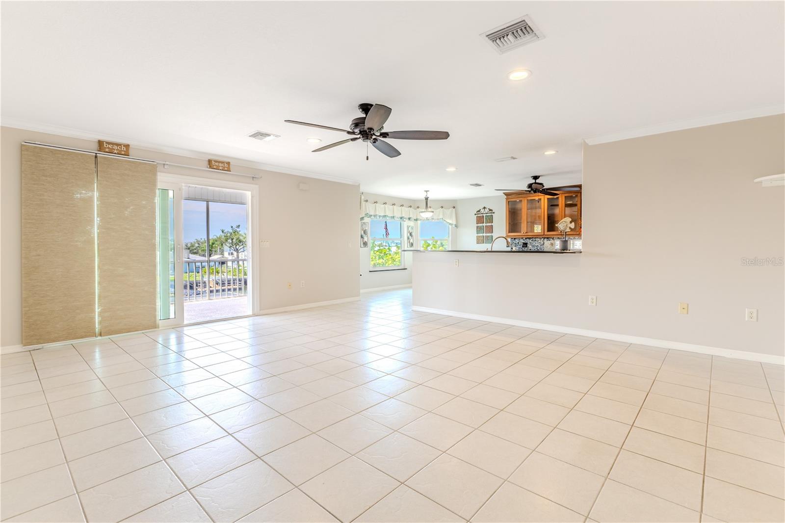 Listing photo id 71 for 3352 Gulfview Drive