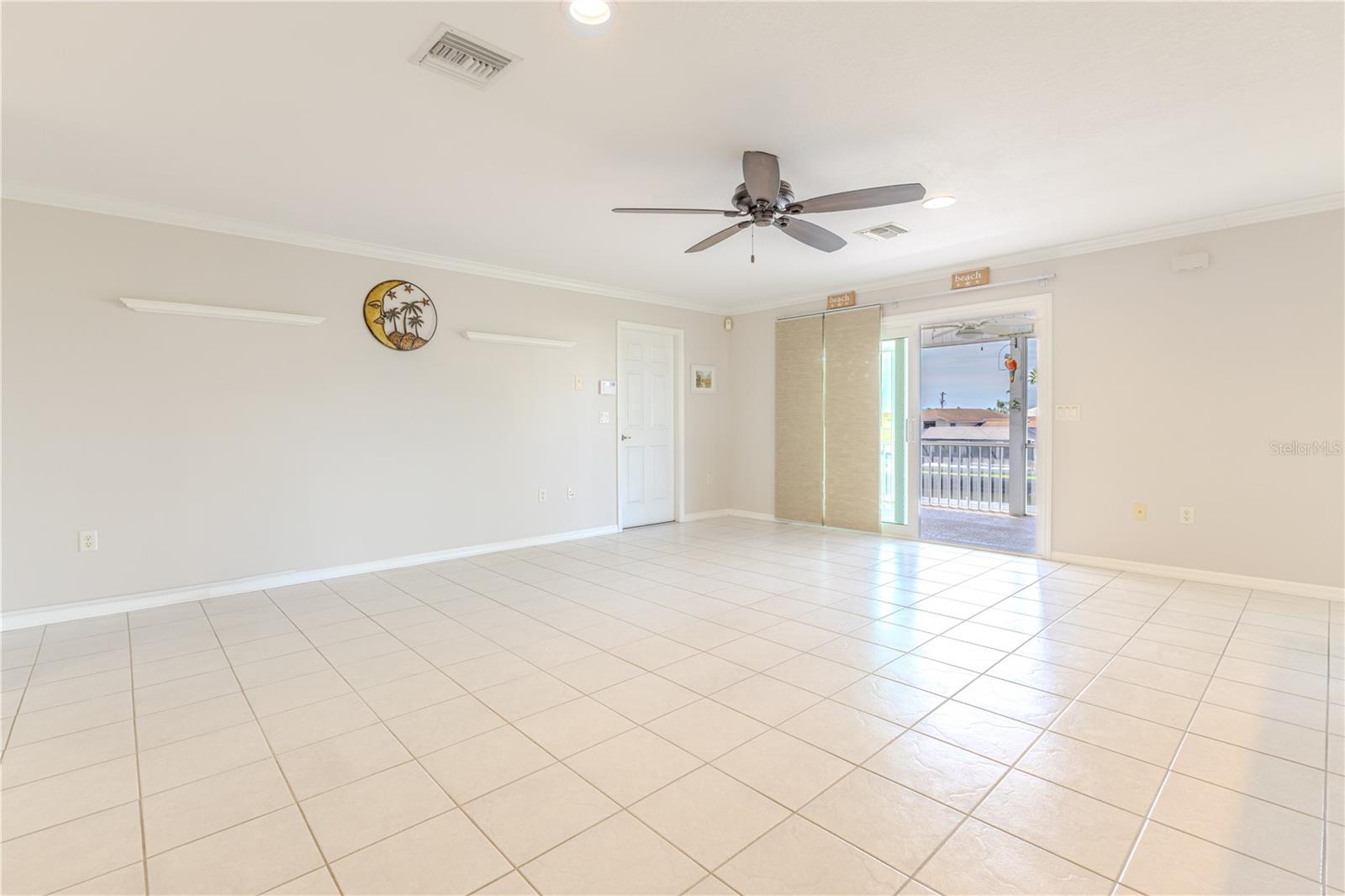 Listing photo id 72 for 3352 Gulfview Drive