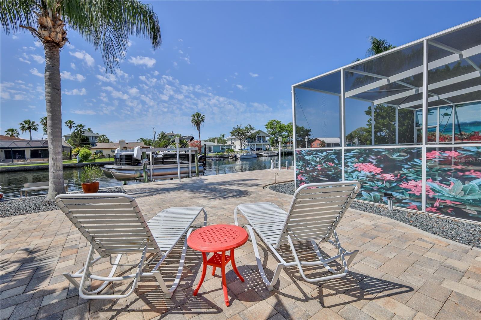 Listing photo id 7 for 3352 Gulfview Drive