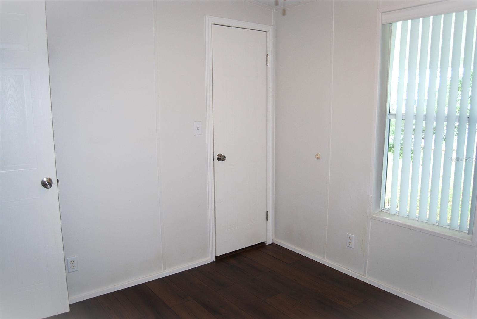 Image 21 of 39 For 9587 Scepter Avenue