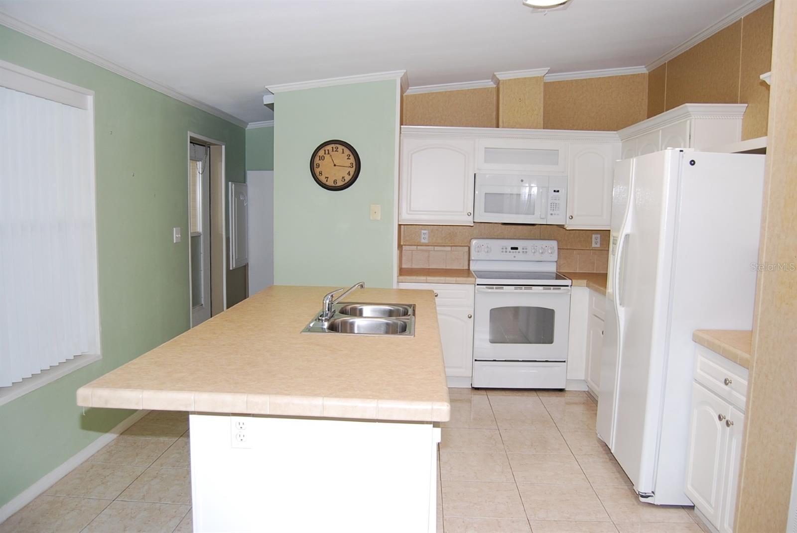 Image 6 of 39 For 9587 Scepter Avenue