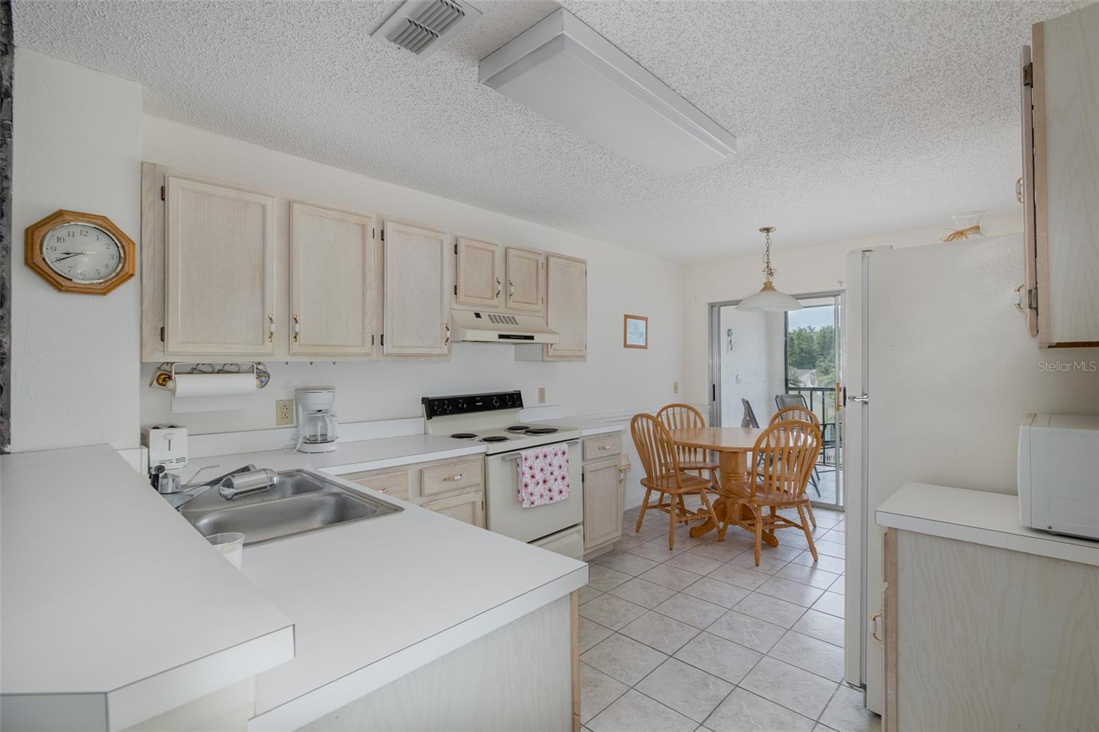 Listing photo id 9 for 4575 Whitton Way 1132