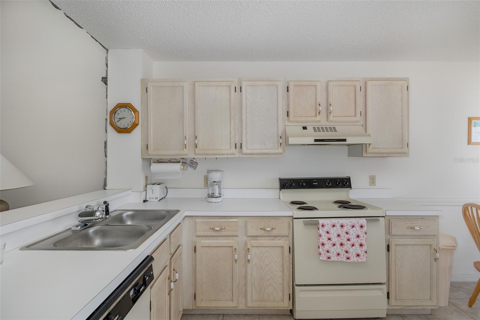 Listing photo id 10 for 4575 Whitton Way 1132