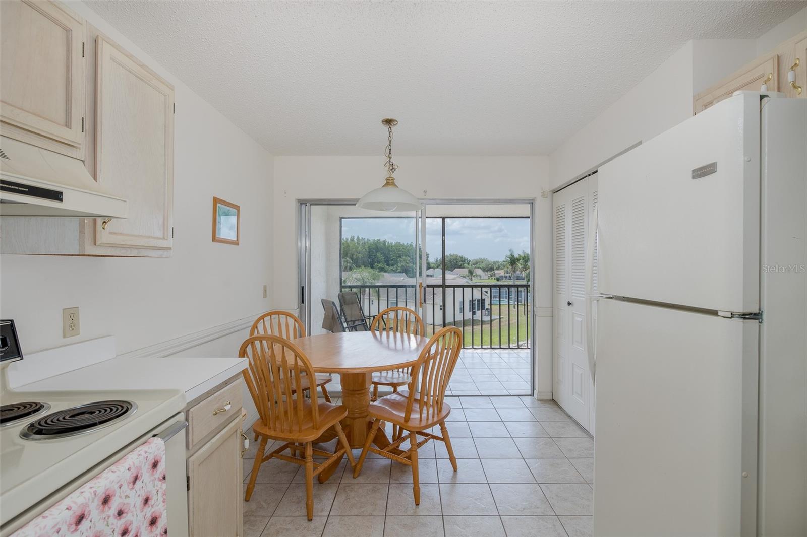 Listing photo id 11 for 4575 Whitton Way 1132