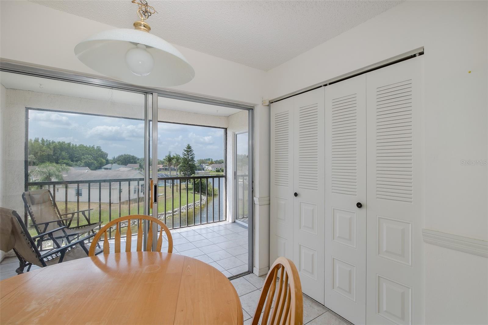Listing photo id 12 for 4575 Whitton Way 1132