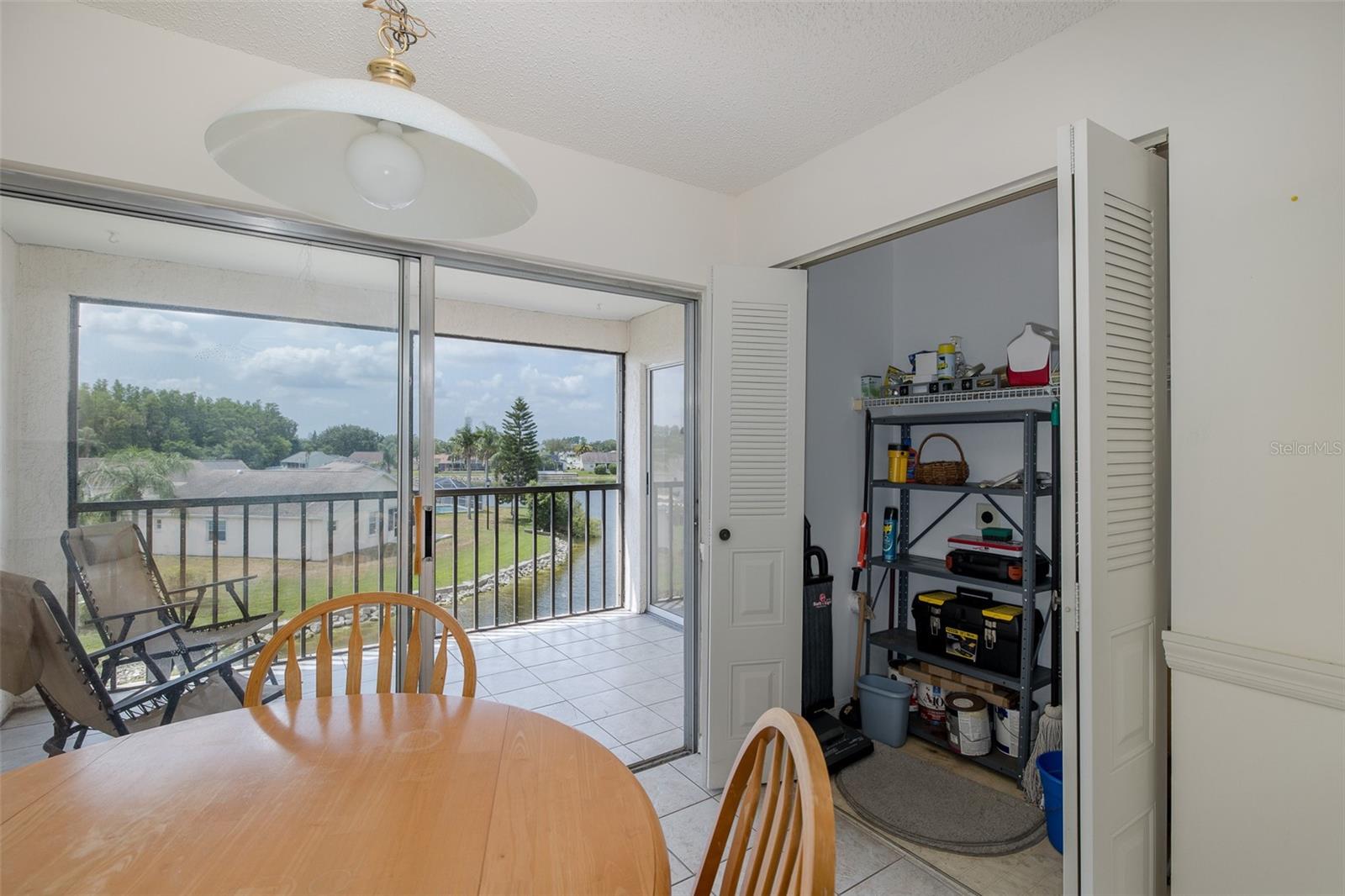 Listing photo id 13 for 4575 Whitton Way 1132