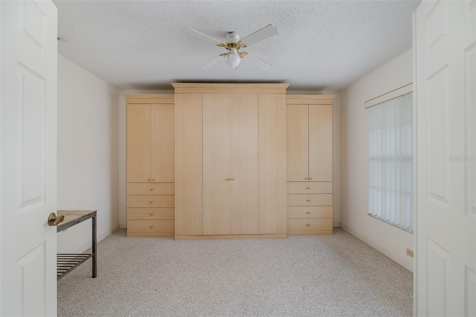 Listing photo id 17 for 4575 Whitton Way 1132