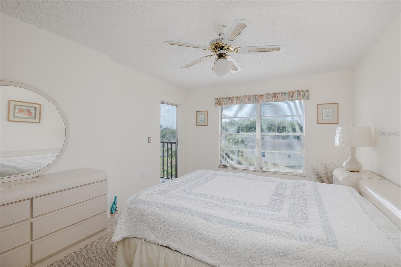 Listing photo id 19 for 4575 Whitton Way 1132