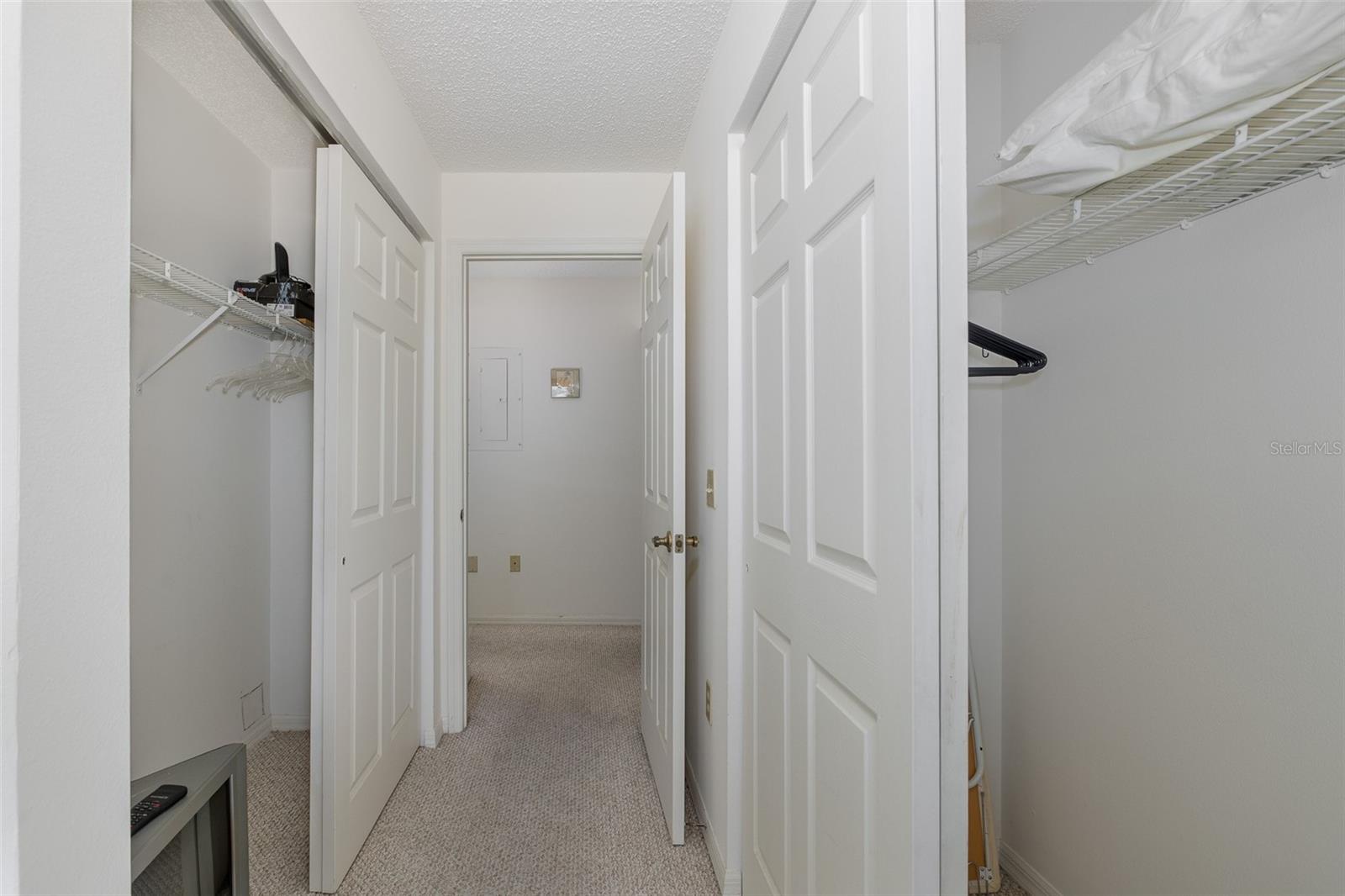 Listing photo id 23 for 4575 Whitton Way 1132