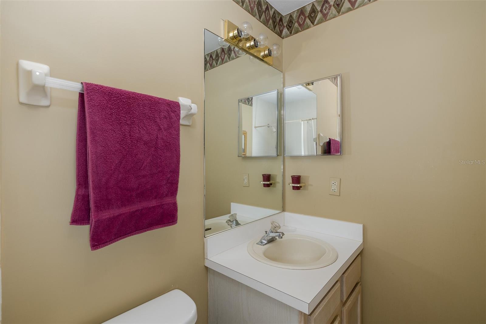 Listing photo id 25 for 4575 Whitton Way 1132