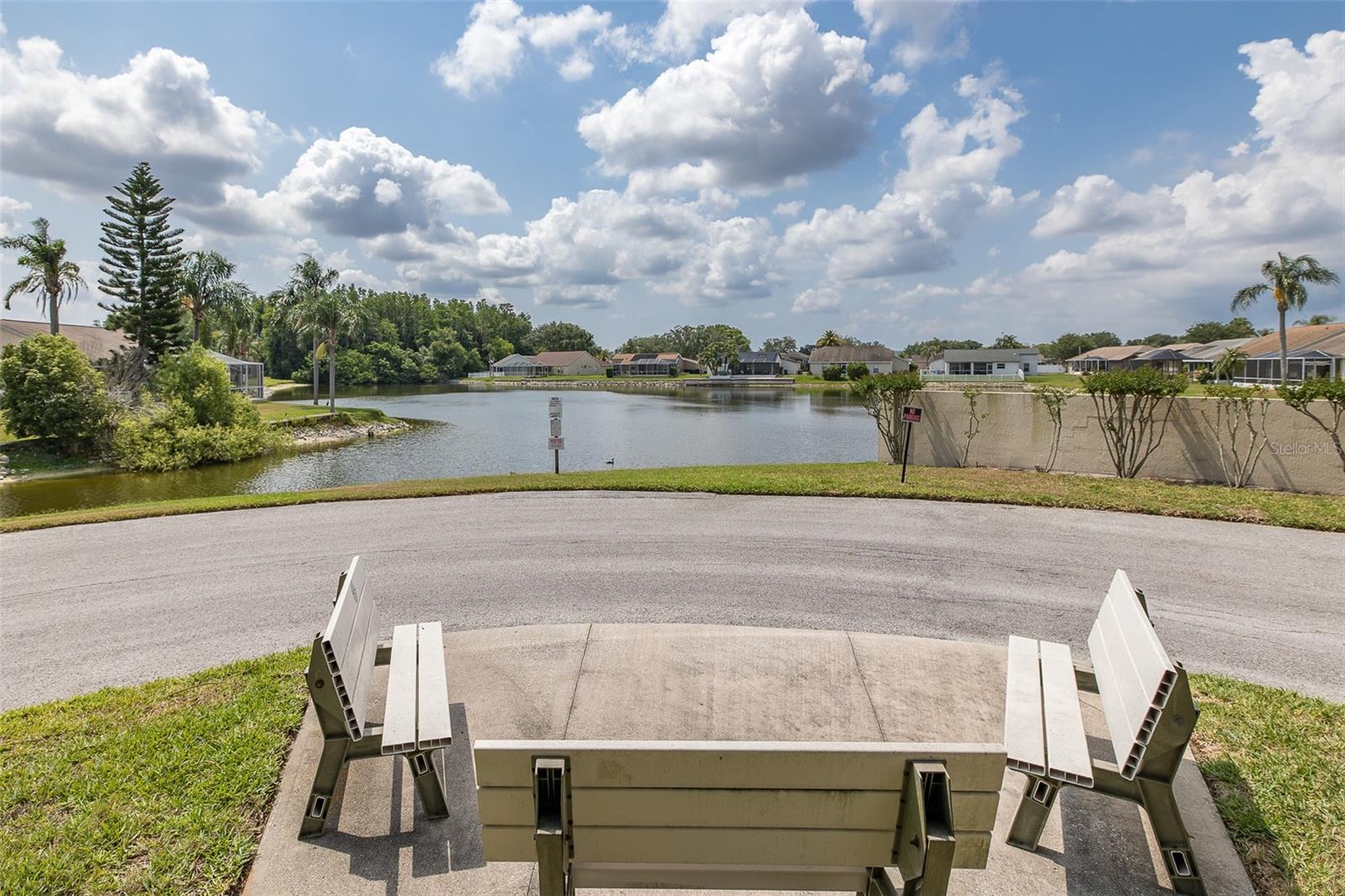 Listing photo id 27 for 4575 Whitton Way 1132