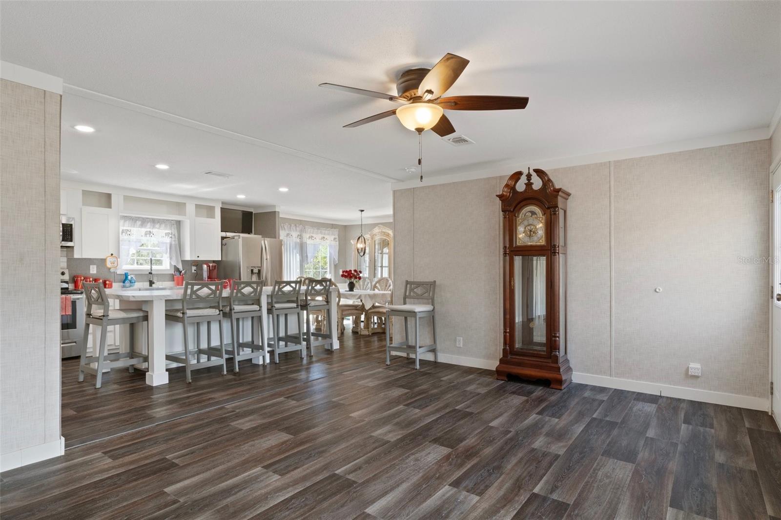 Image 10 of 50 For 2110 Colonial Avenue