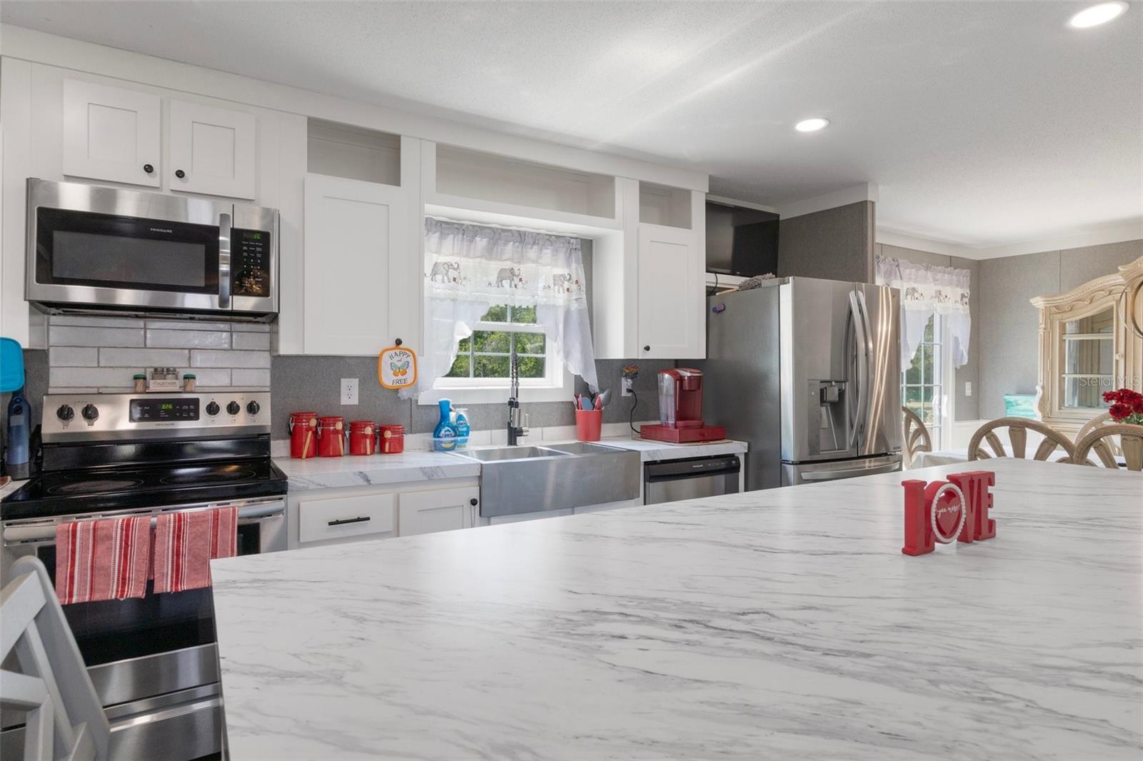 Image 15 of 50 For 2110 Colonial Avenue