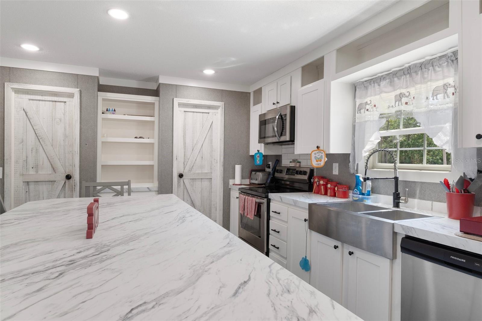Image 18 of 50 For 2110 Colonial Avenue