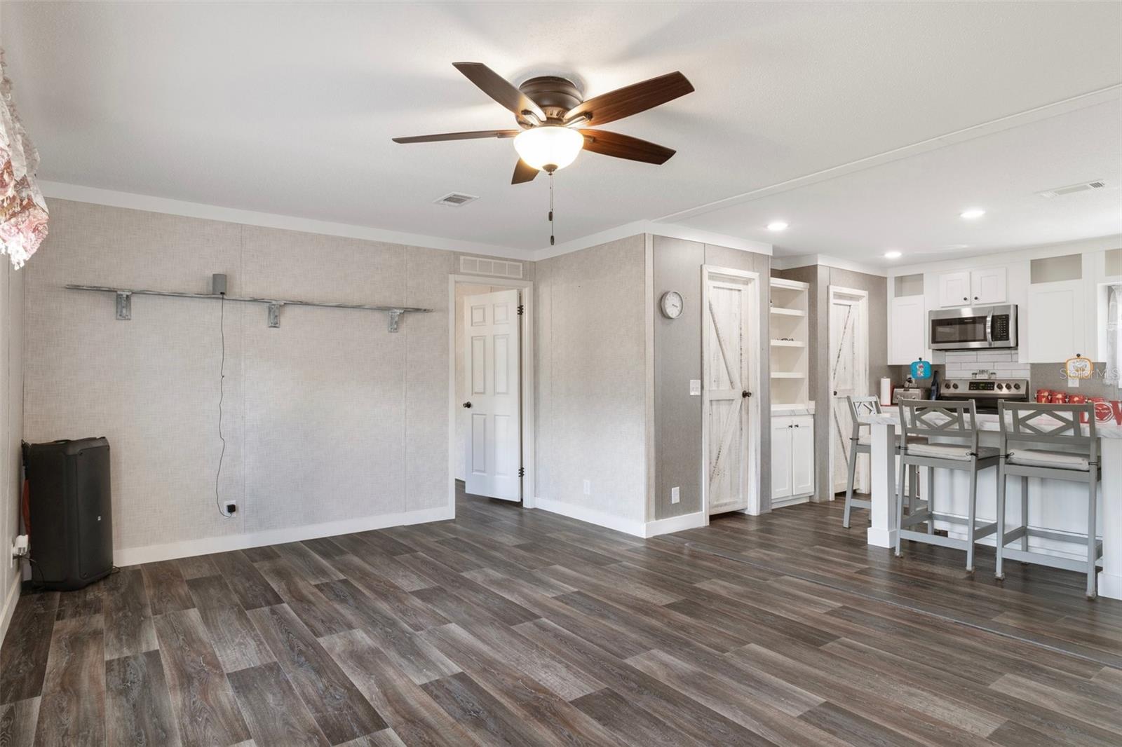 Image 9 of 50 For 2110 Colonial Avenue