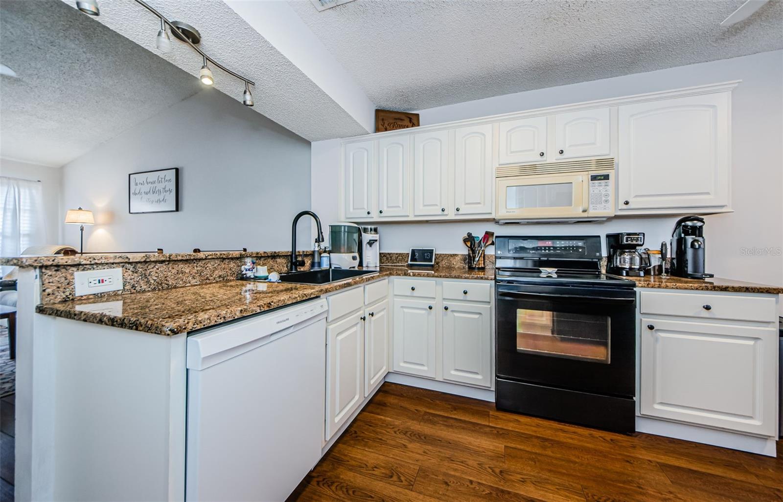 Image 9 of 56 For 7807 Hardwick Drive 123