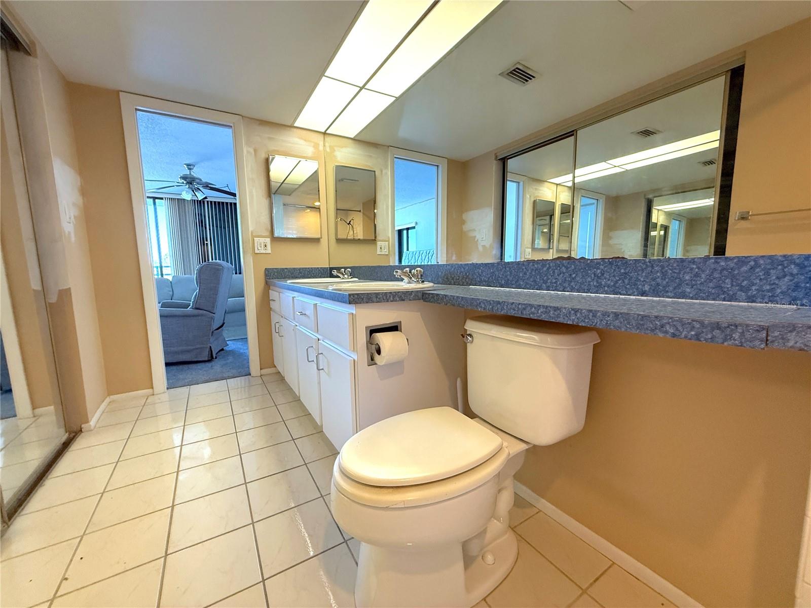 Image 21 of 29 For 4823 Ebbtide Lane 105