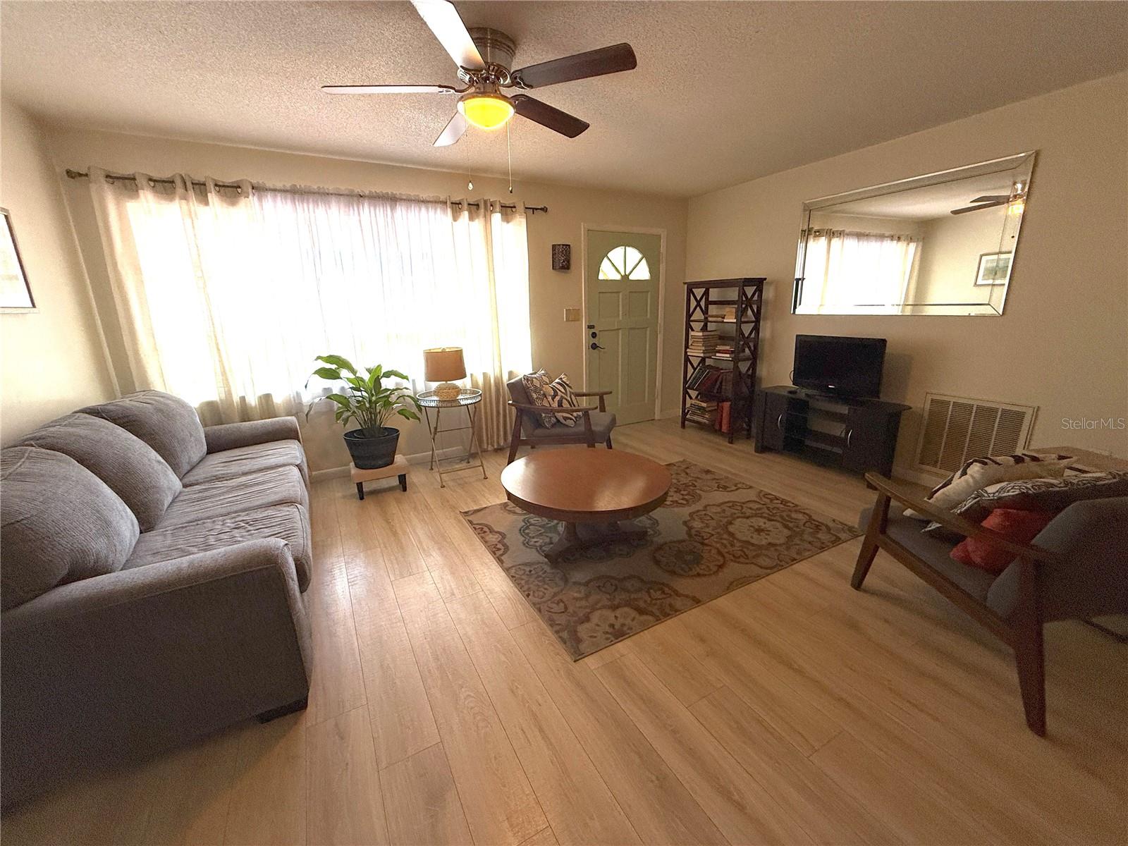 Image 5 of 21 For 10431 Syringa Court