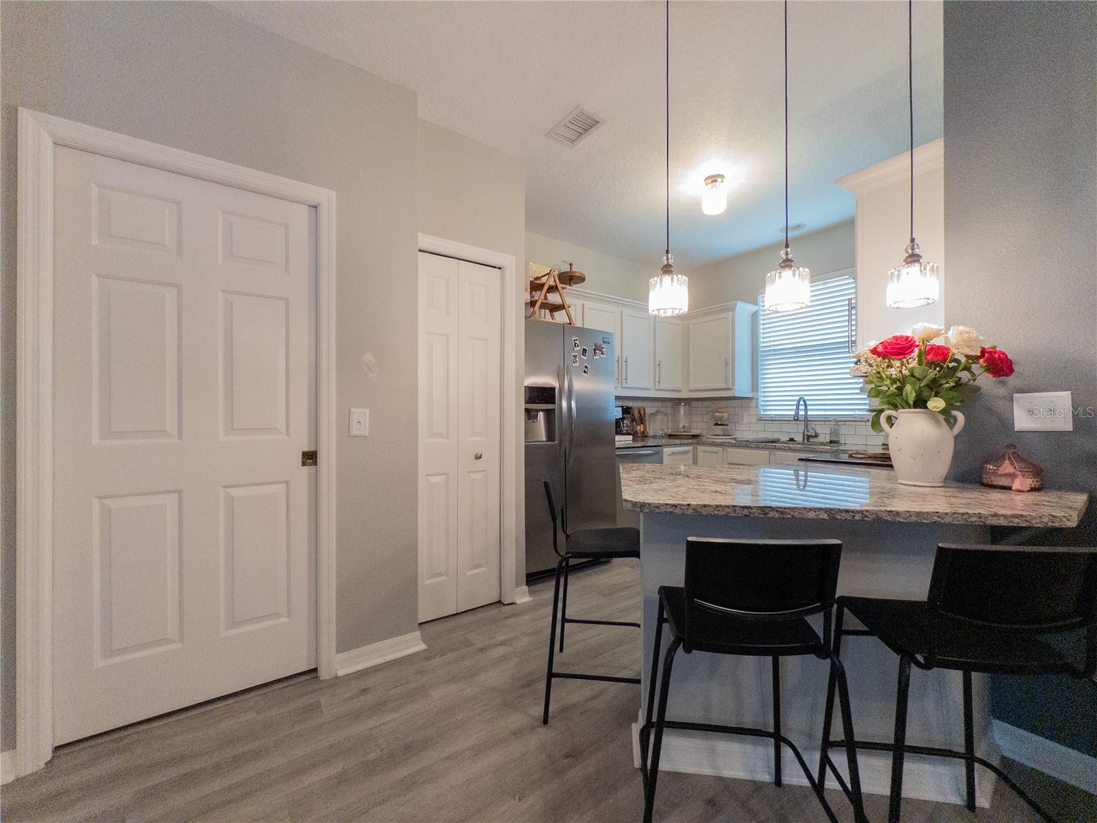 Listing photo id 10 for 12408 Country White Circle