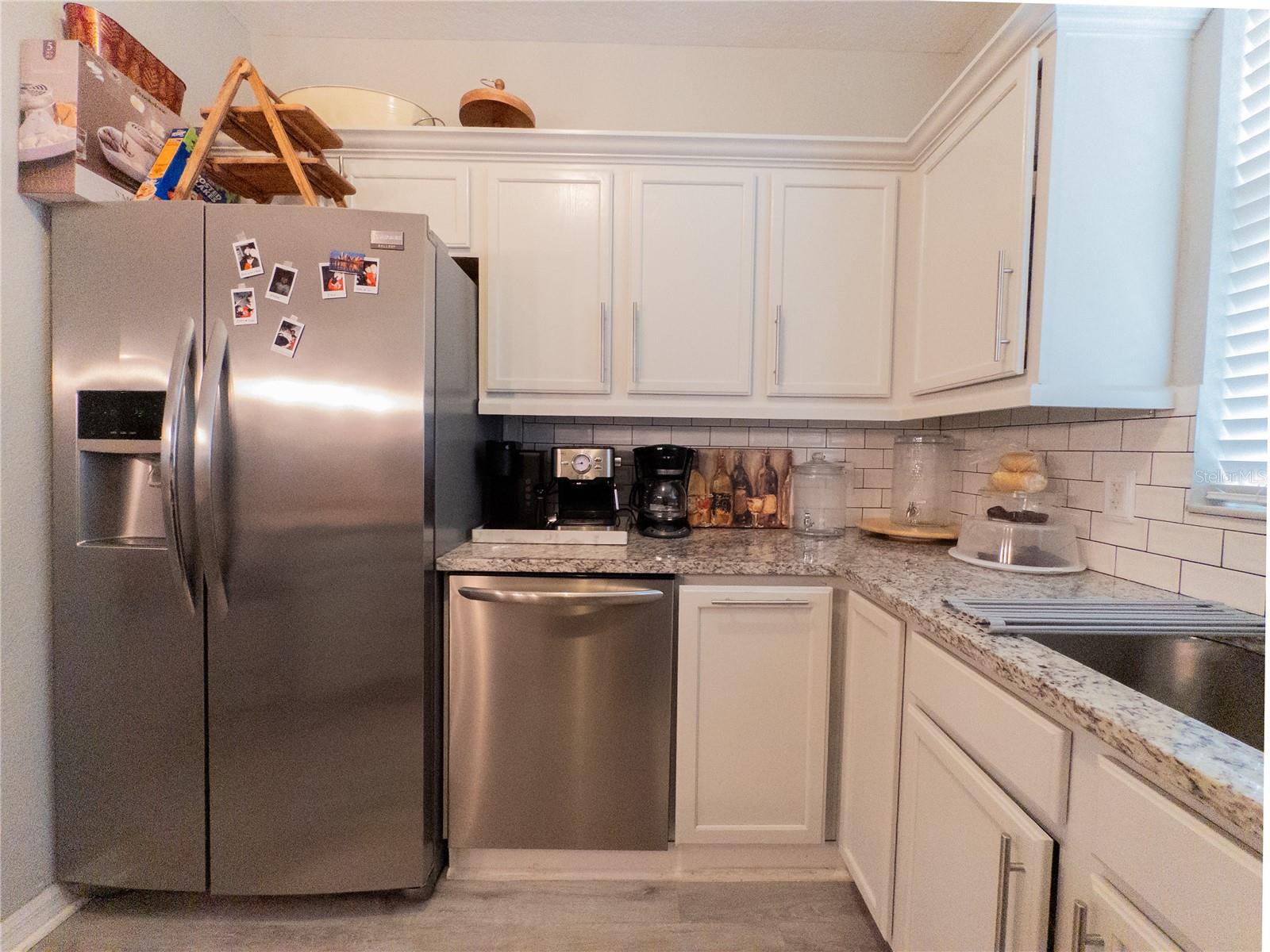 Listing photo id 12 for 12408 Country White Circle
