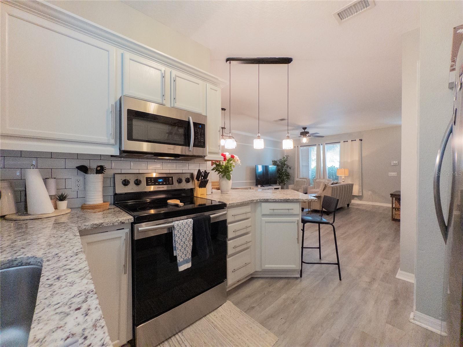 Listing photo id 13 for 12408 Country White Circle