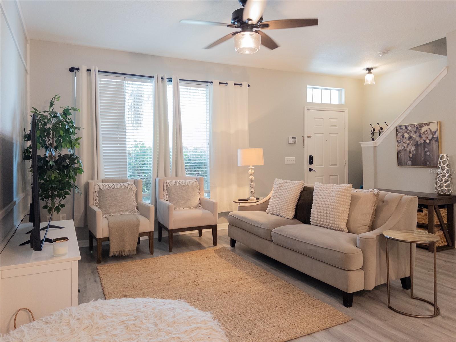 Listing photo id 0 for 12408 Country White Circle