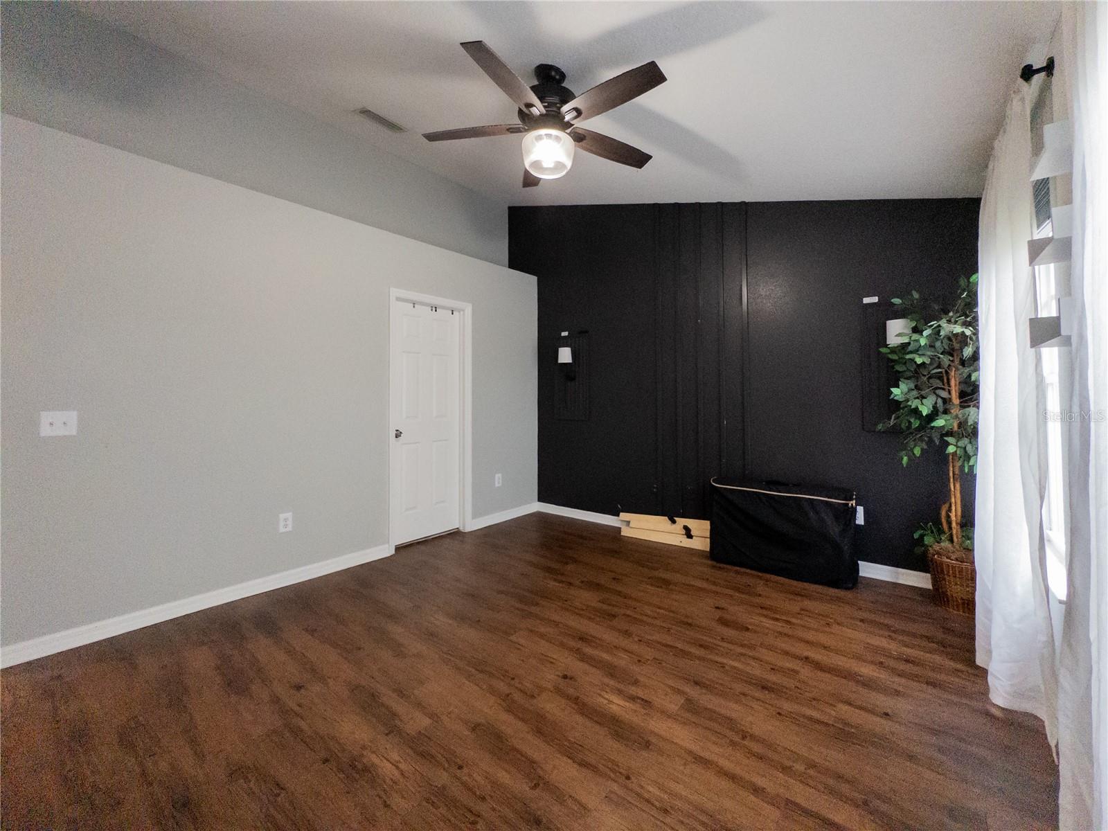 Listing photo id 18 for 12408 Country White Circle