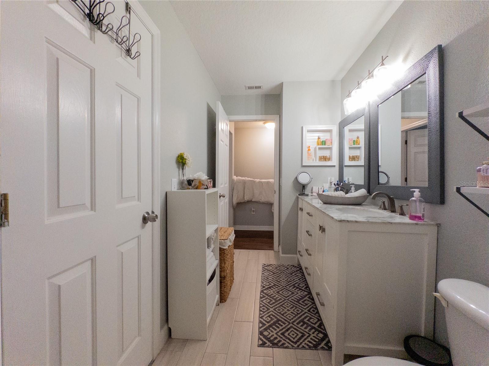 Listing photo id 20 for 12408 Country White Circle
