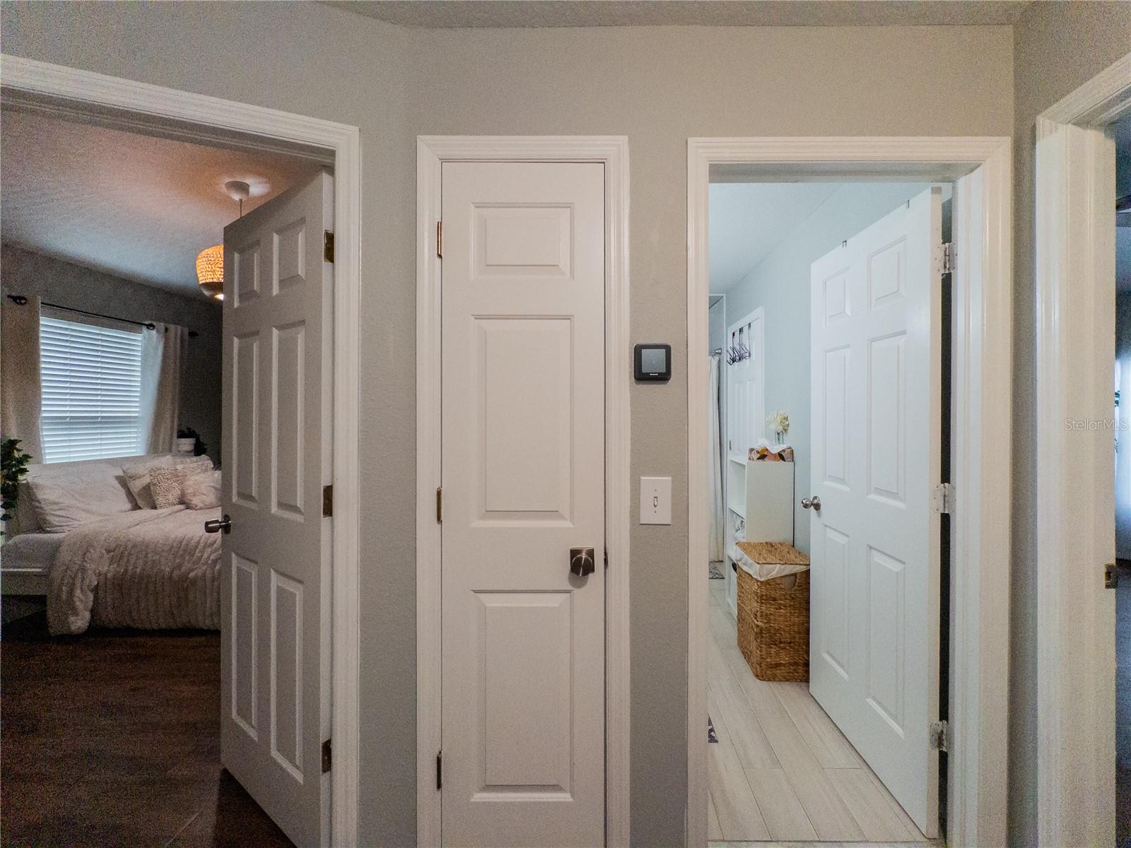 Listing photo id 23 for 12408 Country White Circle