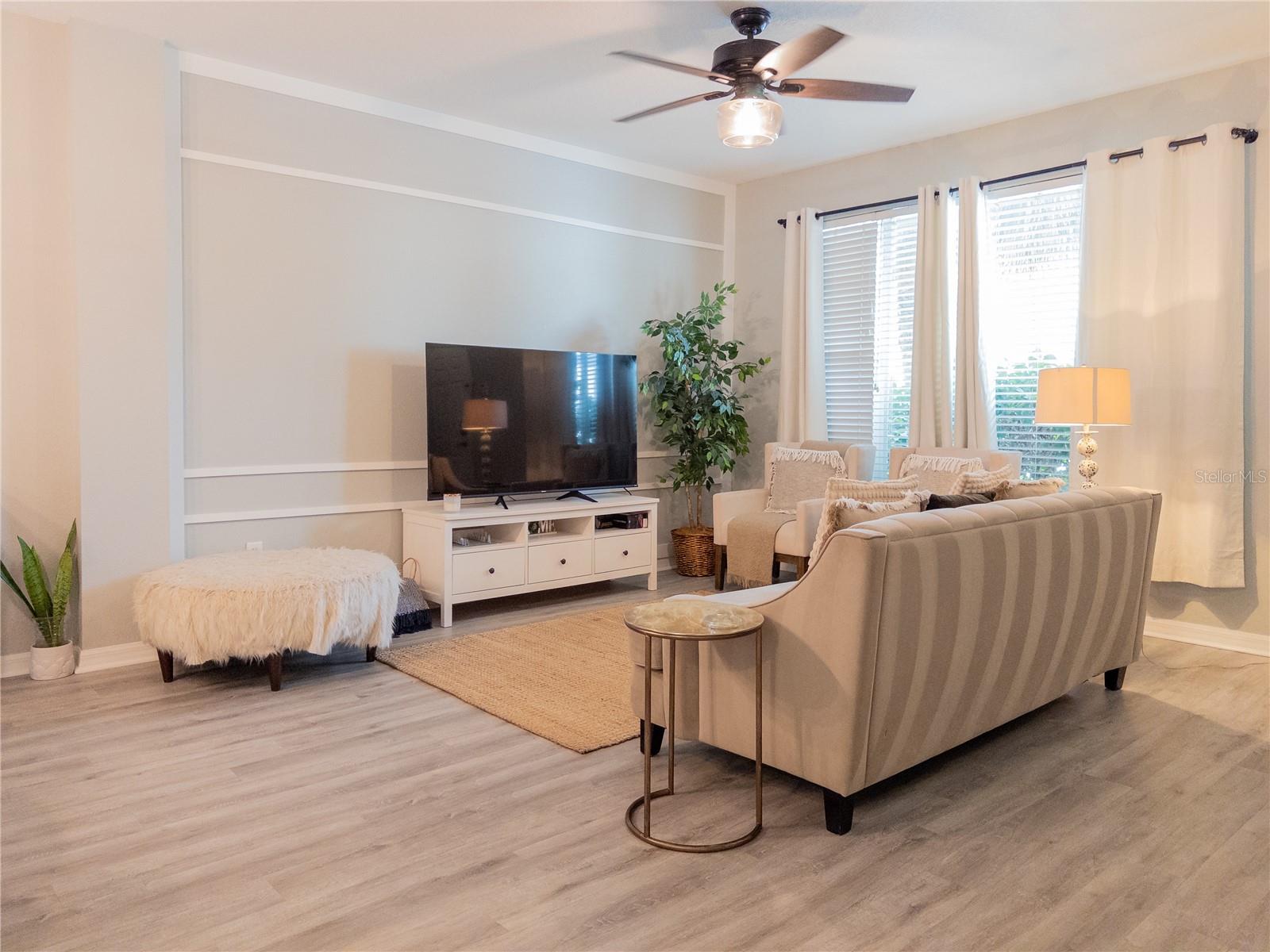 Listing photo id 1 for 12408 Country White Circle