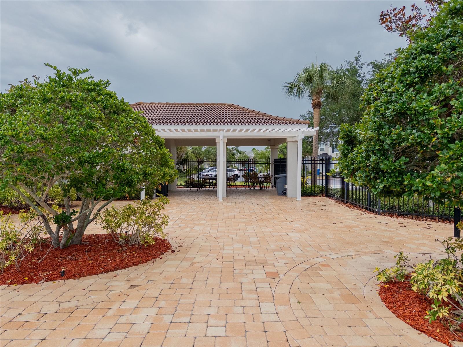 Listing photo id 44 for 12408 Country White Circle