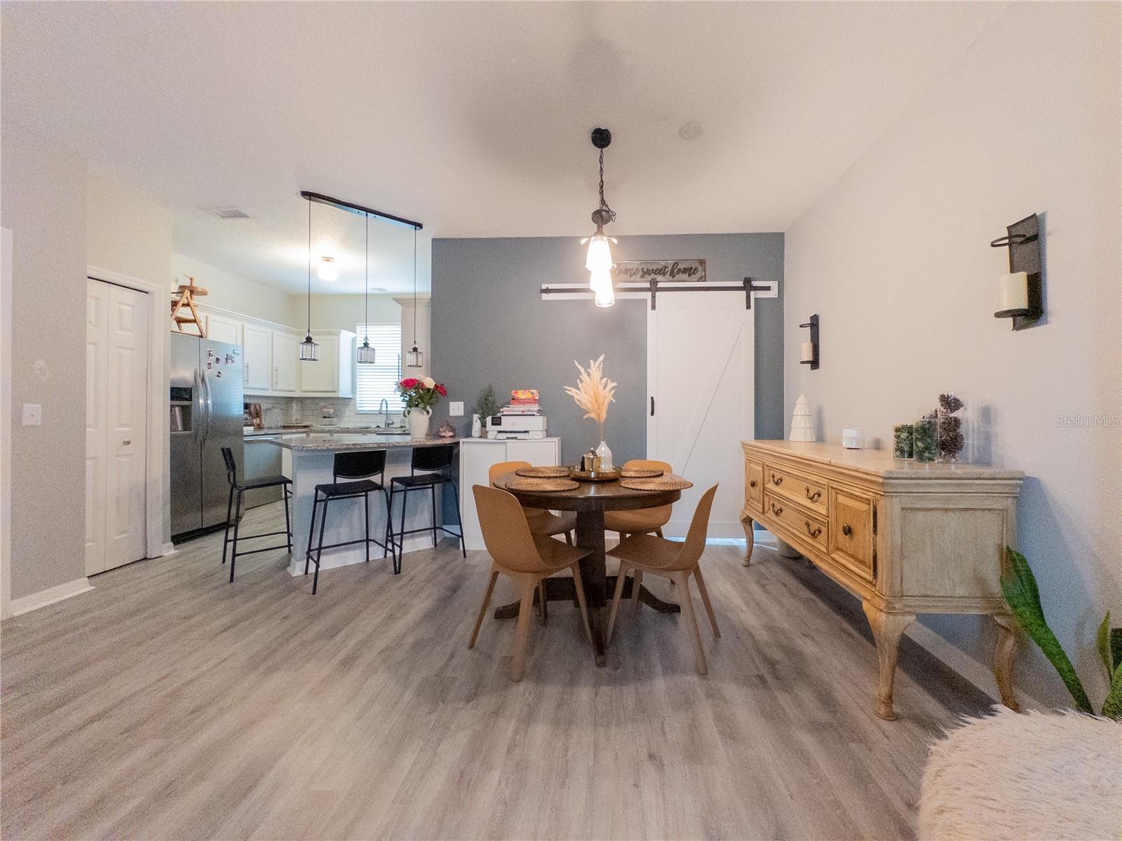 Listing photo id 3 for 12408 Country White Circle