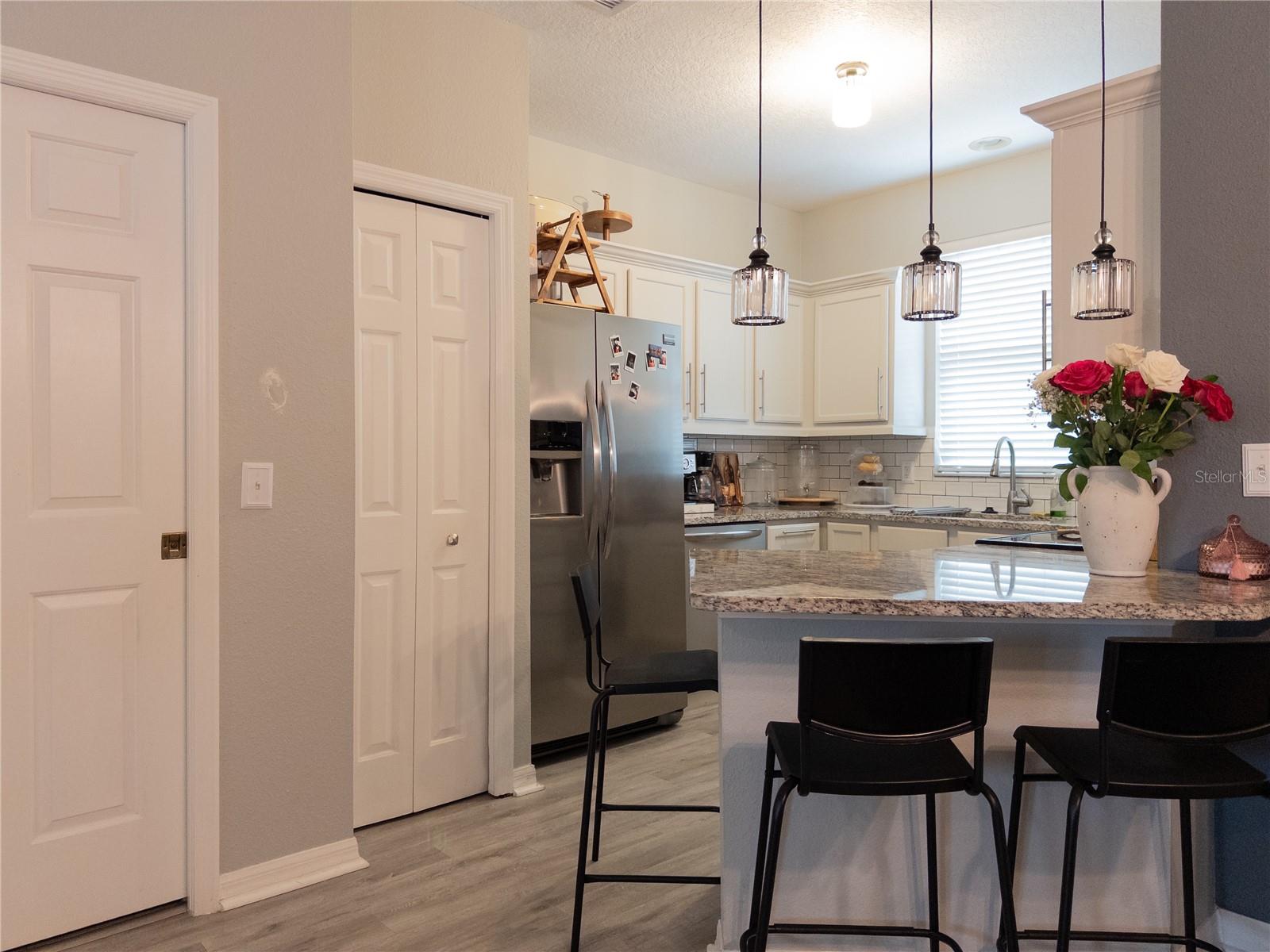 Listing photo id 4 for 12408 Country White Circle